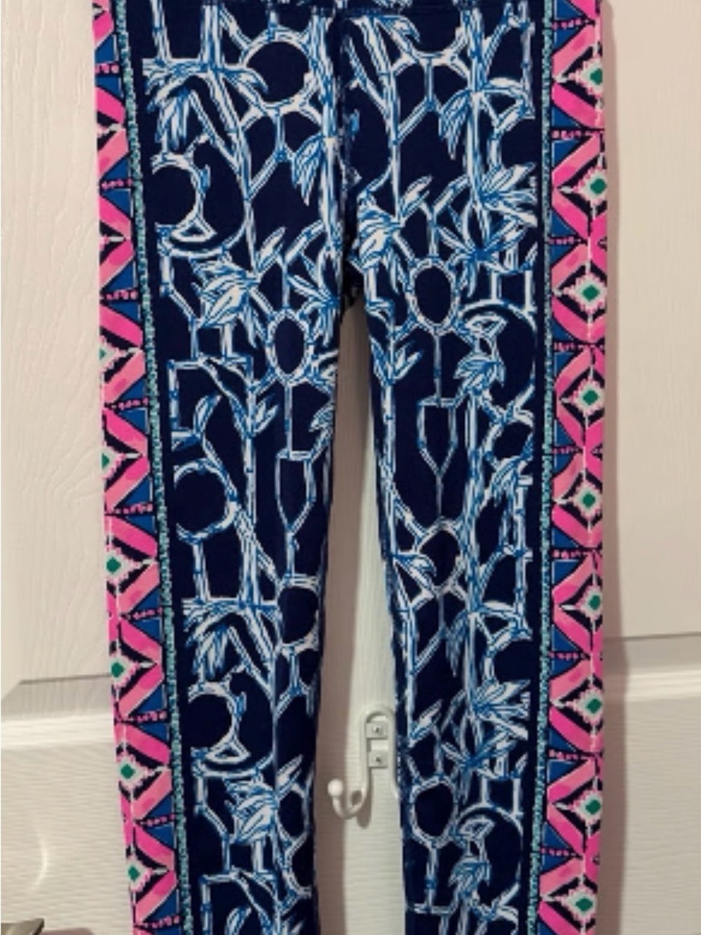 Lilly Pulitzer Luxeletic Navy Blue Leggings with Pink & White Border Print